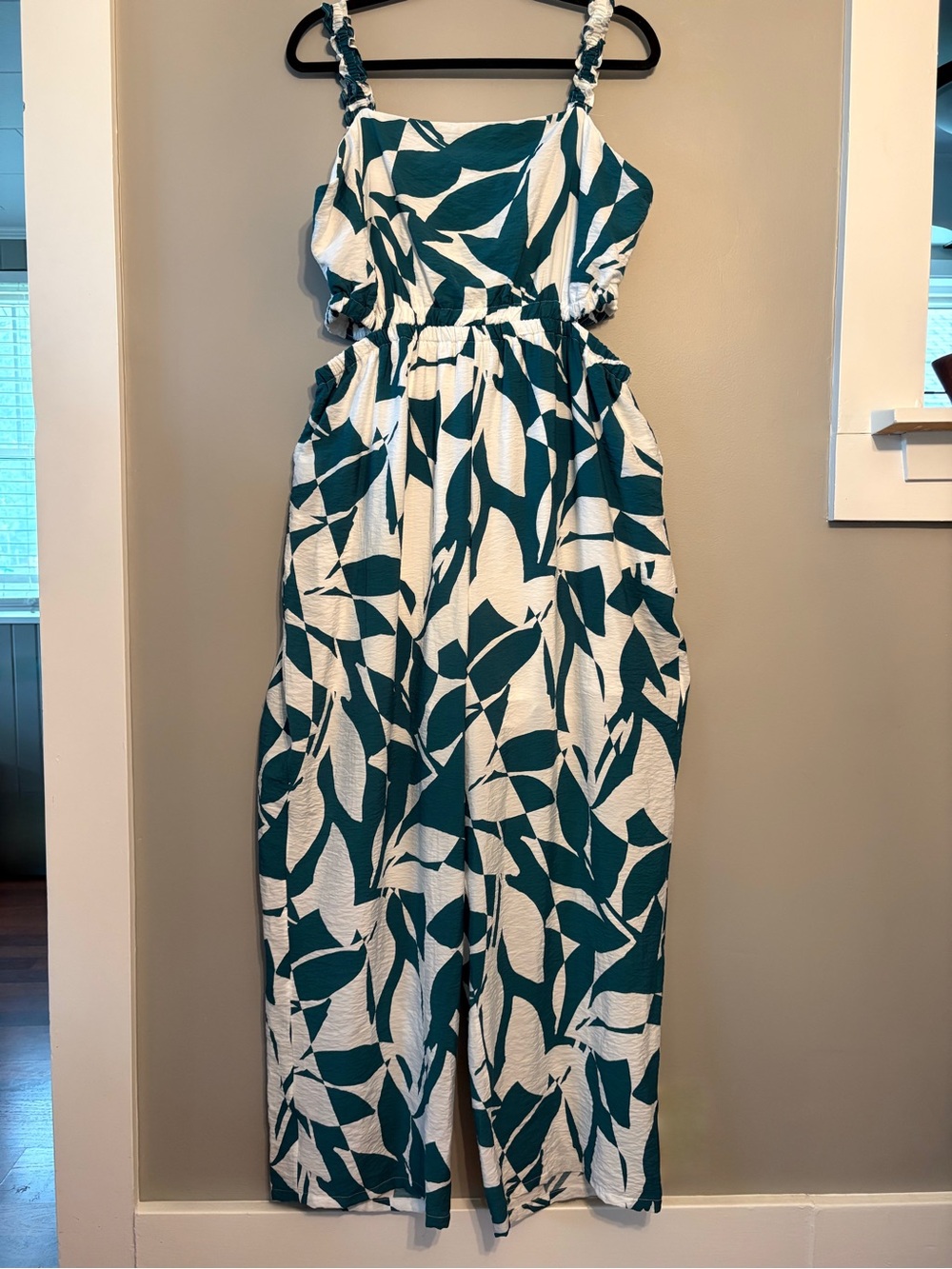Women’s Teal and White Leaf-Print Wide-Leg Jumpsuit
